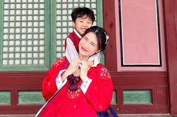Hòa Minzy cùng con trai diện Hanbok, visual của quý tử được khen giống 'trai Hàn