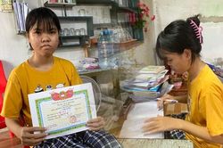 Mong manh ước mơ thành sinh viên của cô bé không có mẹ ở bên