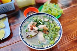 Bữa sáng Sài Gòn: Lạ miệng món mì sườn, cật heo ở quận 7
