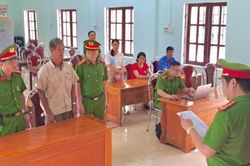 Mâu thuẫn trong cuộc rượu, cậu dùng điếu cày đánh cháu bị thương