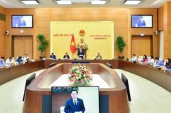 Ủy ban Thường vụ Quốc hội xem xét hai dự án luật về đường bộ