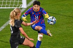 Thủ môn Kim Thanh có mắc lỗi trong bàn thua đầu tiên của ĐT nữ Việt Nam trước New Zealand?