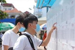 Hà Nội hạ điểm chuẩn vào lớp 10
