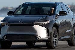 Toyota bắt tay hàng loạt hãng xe Nhật Bản để phát triển ô tô điện