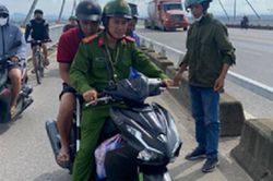 Ngăn chặn người đàn ông nhảy cầu Bính