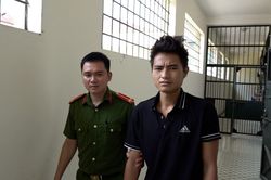 Đột nhập cửa hàng trộm 7 chiếc điện thoại