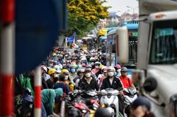 Vì sao Hà Nội thường xuyên xảy ra ùn tắc giao thông?