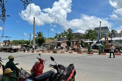 Bạc Liêu: Hộ dân tự nguyện tháo dỡ công trình gần 20 năm án ngữ giữa đường