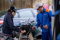 Giá xăng RON 95 tăng nhẹ