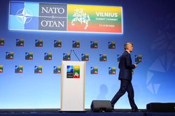 Nga nói Mỹ đẩy NATO đối đầu với Nga, dù sắp thua ở Ukraine