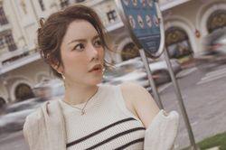 Lý Nhã Kỳ diện cây hàng hiệu sang chảnh xuống phố