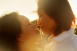 Vợ chồng Việt Hương khoe ảnh tình tứ kỷ niệm gần 2 thập kỉ bên nhau