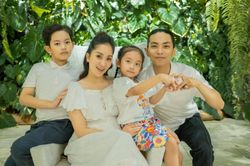 Khánh Thi - Phan Hiển lại 'gây bão' khi bắt trend nhảy múa cùng hai con