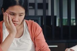 Chuyên gia tài chính nói về những thói quen chi tiêu khiến bạn không giữ được tiền