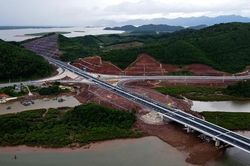 Không nên quá kỳ vọng vào đầu tư công