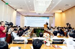 Đẩy nhanh đầu tư công là giải pháp ít 'tác dụng phụ' hơn hạ lãi suất
