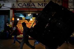 Nhóm người bịt mặt phóng hỏa chợ lớn thứ 2 Mexico, 9 người chết