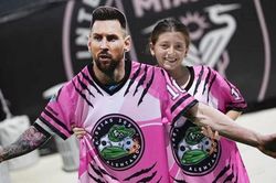 CĐV Miami phấn khích chào đón Messi đến Mỹ