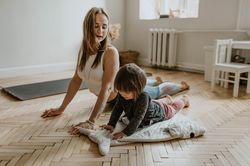 Áp lực phải trở thành người mẹ hoàn hảo
