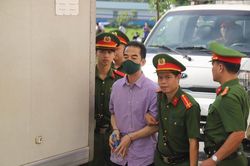 Vụ chuyến bay giải cứu: 'Cựu Thứ trưởng bảo không được đưa tiền nữa, nhưng đưa vẫn nhận'