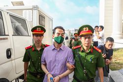 Người che mặt, kẻ cúi đầu tại phiên xử vụ án chuyến bay giải cứu