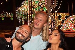 Người hâm mộ Man City có phần lo lắng khi Erling Haaland chụp ảnh chung với Kim Kardashian