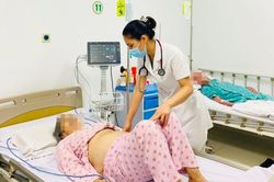 Chiếc bánh tẻ suýt đoạt mạng người phụ nữ đi chăm cháu ở viện