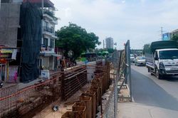 Đường đê đặc biệt bảo vệ Hà Nội vẫn ngổn ngang trong mùa nước lũ