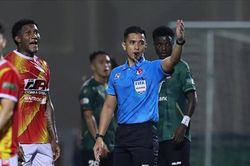 Trọng tài ngoại thổi 'chung kết ngược' V-League 2023