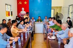 Công an Sóc Trăng xử lý lưu động 4 'quái xế' tại nhà sinh hoạt cộng đồng