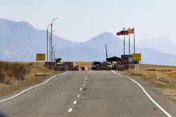Azerbaijan chặn huyết mạch nối Nagorno-Karabakh với Armenia