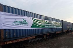 Chuẩn bị chuyến tàu hàng hóa từ ga Sóng Thần đến ga Đồng Đăng
