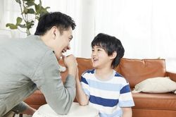 Dạy con trai thành tài: Tránh đòn roi, quan trọng nhất là rèn tự lập