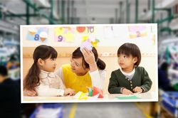 Để nhân viên yên tâm làm việc, một ông chủ ở Trung Quốc thuê hẳn cô giáo để trông con cho họ