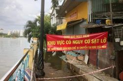 Tiếp tục xảy ra sạt lở bờ kênh Thanh Đa