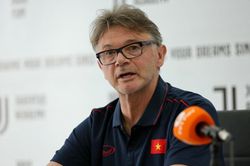 HLV Troussier: Tôi sẽ bỏ cái cũ, tuyển Việt Nam có mục tiêu dự World Cup 2026