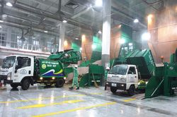 Vận hành trạm trung chuyển rác ở đường Lê Thanh Nghị