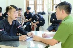 Khởi tố 23 thanh niên mang dao phóng lợn, gặp người là đánh