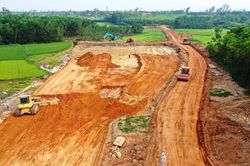 Đẩy nhanh tiến độ thi công Dự án cao tốc Quảng Ngãi - Hoài Nhơn