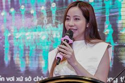 Nữ đạo diễn Lê Hải Yến dàn dựng chương trình thực cảnh 'Sài Gòn – dòng sông kể chuyện'