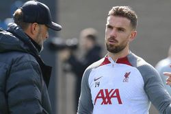 Ngôi sao Liverpool quyết định nói chuyện với HLV Klopp vì bất ngờ 'trúng số'
