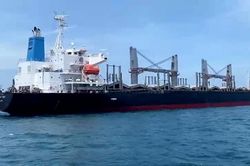 Cứu hộ thành công tàu nước ngoài bị mắc cạn tại vùng biển Bình Thuận