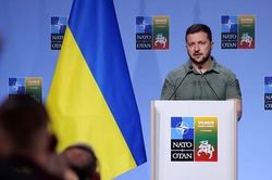 Tổng thống Ukraine dịu giọng sau khi tức giận với NATO