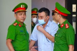 Cựu Phó giám đốc Công an Hà Nội khai đã chuyển hết 2,6 triệu USD cho điều tra viên