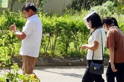 Hà Nội: Học sinh đi cả trăm cây số để được học… trường công
