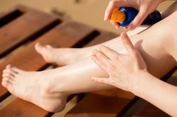 Bạn có đang bỏ quên các vị trí này khi bôi kem chống nắng?