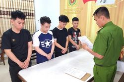 Lập 'bộ tứ', nửa đêm rút súng bắn đạn bi tấn công người đi đường