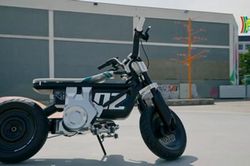 BMW ra mắt xe máy điện có thể tháo rời pin