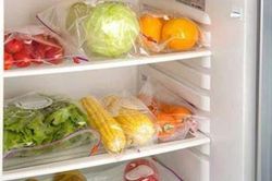 Vì sao rau để lâu trong tủ lạnh lại bị nát?