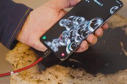 Cách sửa điện thoại Samsung lỗi sạc nhanh siêu đơn giản